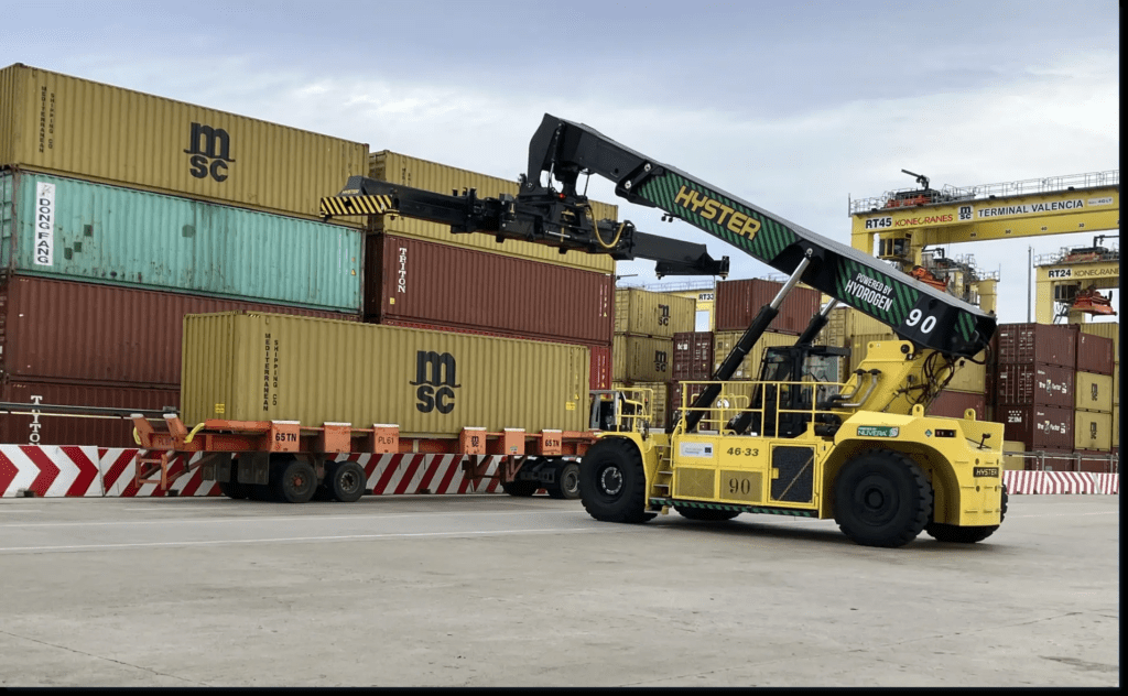 Zdjęcie wyróżniające wpis na temat ReachStacker marki Hyster zasilany wodorowym ogniwem paliwowym wyróżniony w konkursie 2025 BIG Innovation Awards